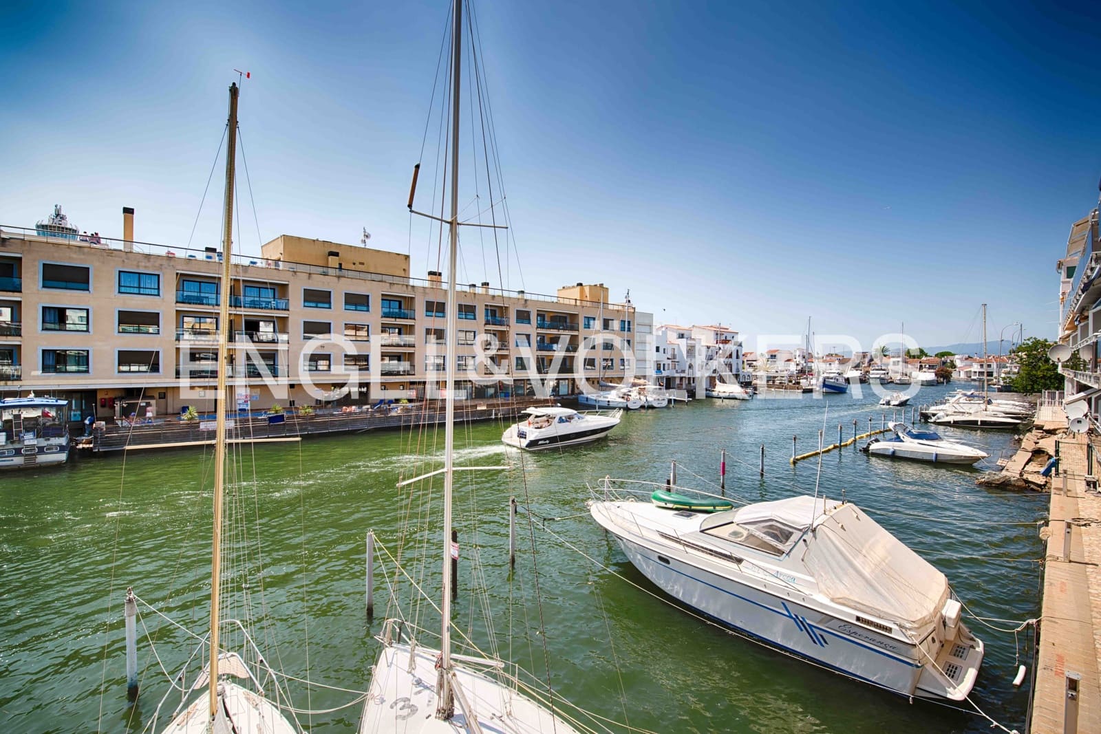 3 soveværelse Rækkehus til salg i Empuriabrava med garage - € 620.000 (Ref: 9123585)