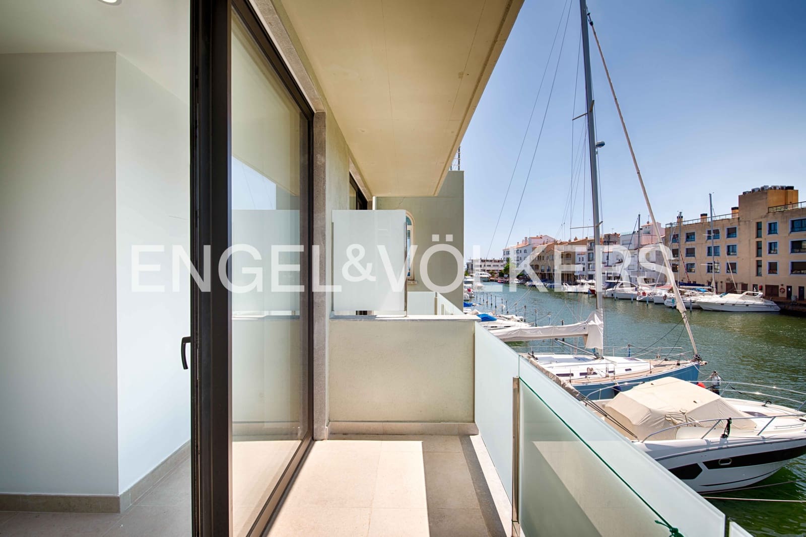 3 soveværelse Rækkehus til salg i Empuriabrava med garage - € 620.000 (Ref: 9123585)