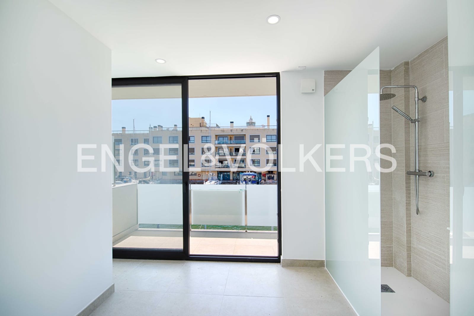 3 soveværelse Rækkehus til salg i Empuriabrava med garage - € 620.000 (Ref: 9123585)