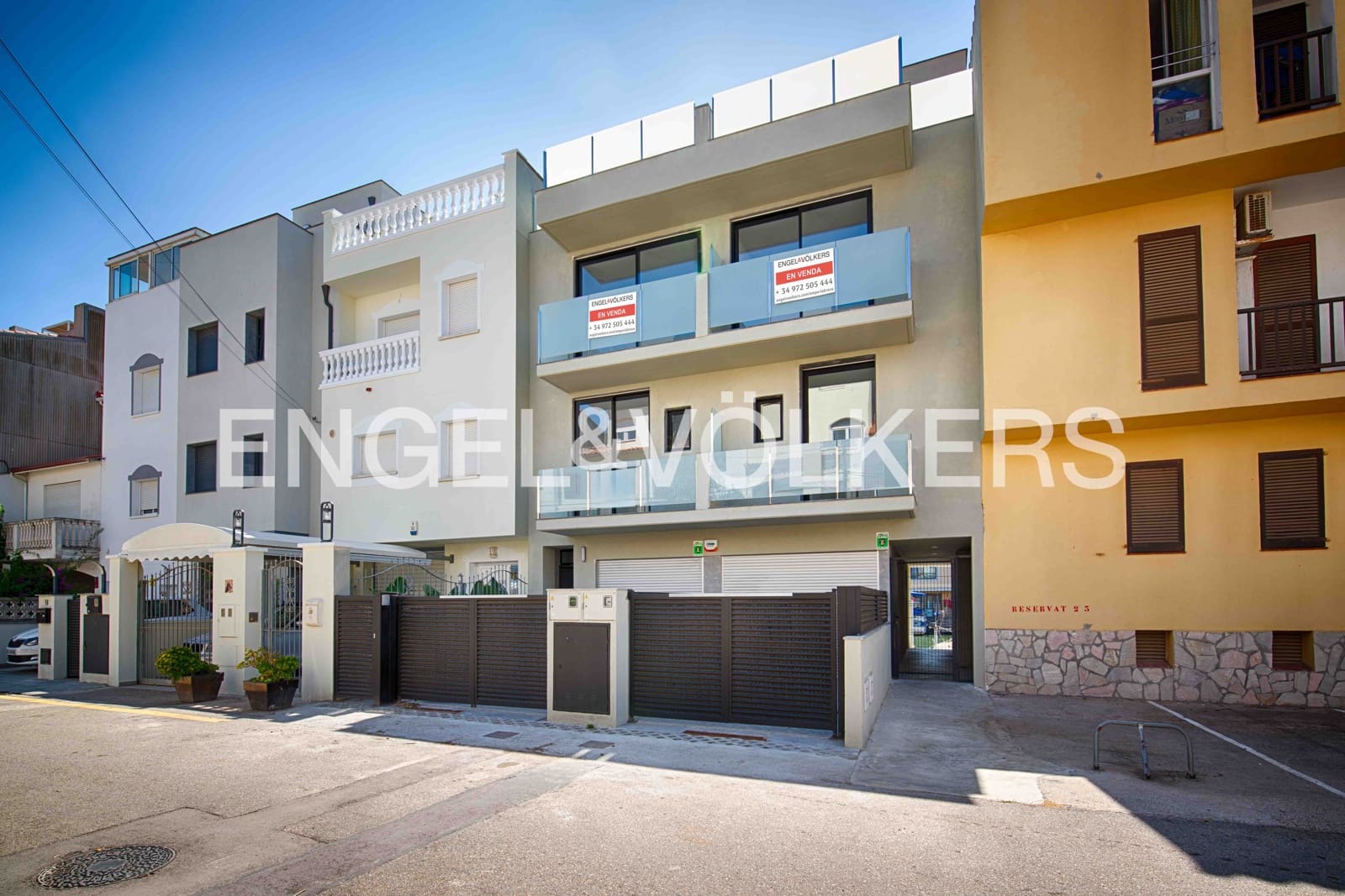 3 soveværelse Rækkehus til salg i Empuriabrava med garage - € 620.000 (Ref: 9123585)