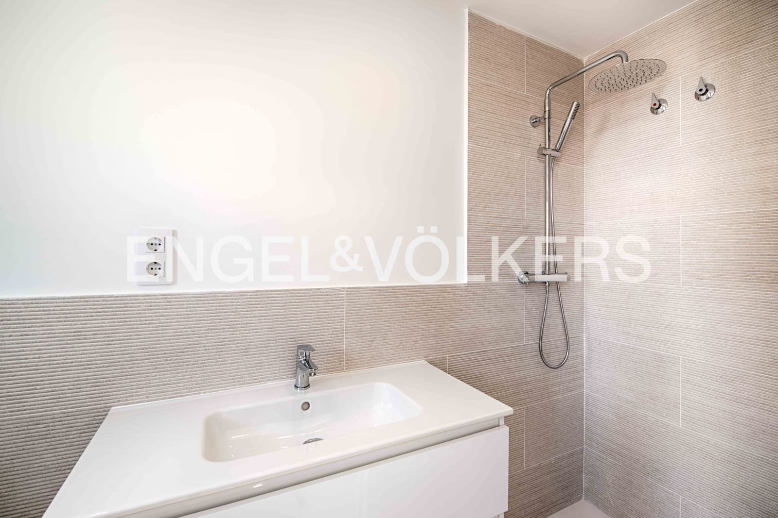 3 soveværelse Rækkehus til salg i Empuriabrava med garage - € 620.000 (Ref: 9123585)