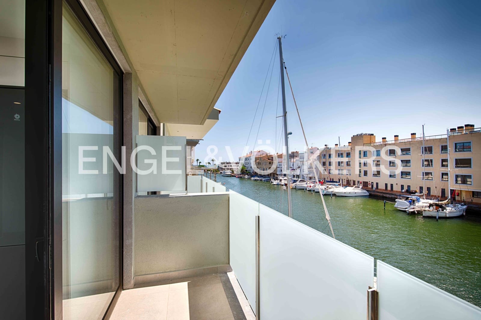 3 soveværelse Rækkehus til salg i Empuriabrava med garage - € 620.000 (Ref: 9123585)