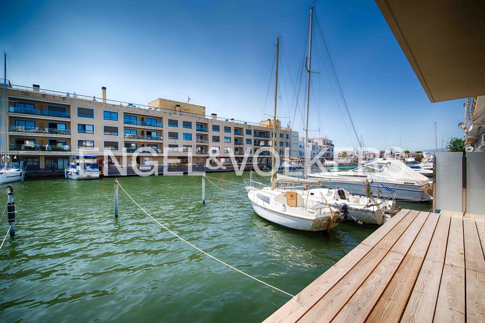 3 soveværelse Rækkehus til salg i Empuriabrava med garage - € 620.000 (Ref: 9123585)