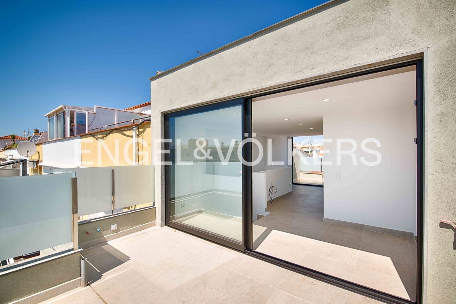3 bedroom Terraced Villa for sale in Empuriabrava with garage - € 585,000 (Ref: 9123585)