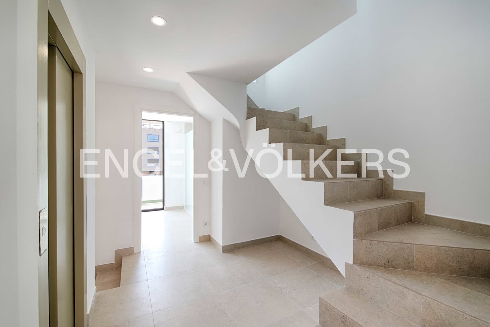 3 bedroom Terraced Villa for sale in Empuriabrava with garage - € 585,000 (Ref: 9123585)