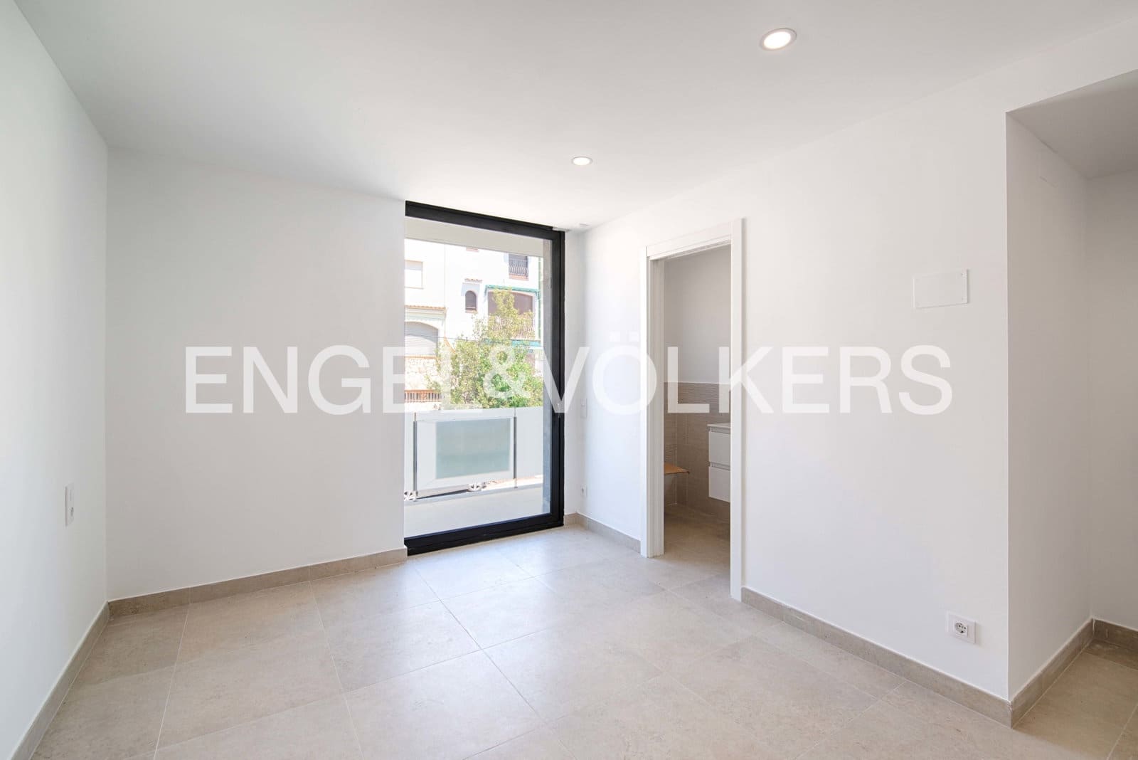 3 bedroom Terraced Villa for sale in Empuriabrava with garage - € 585,000 (Ref: 9123585)