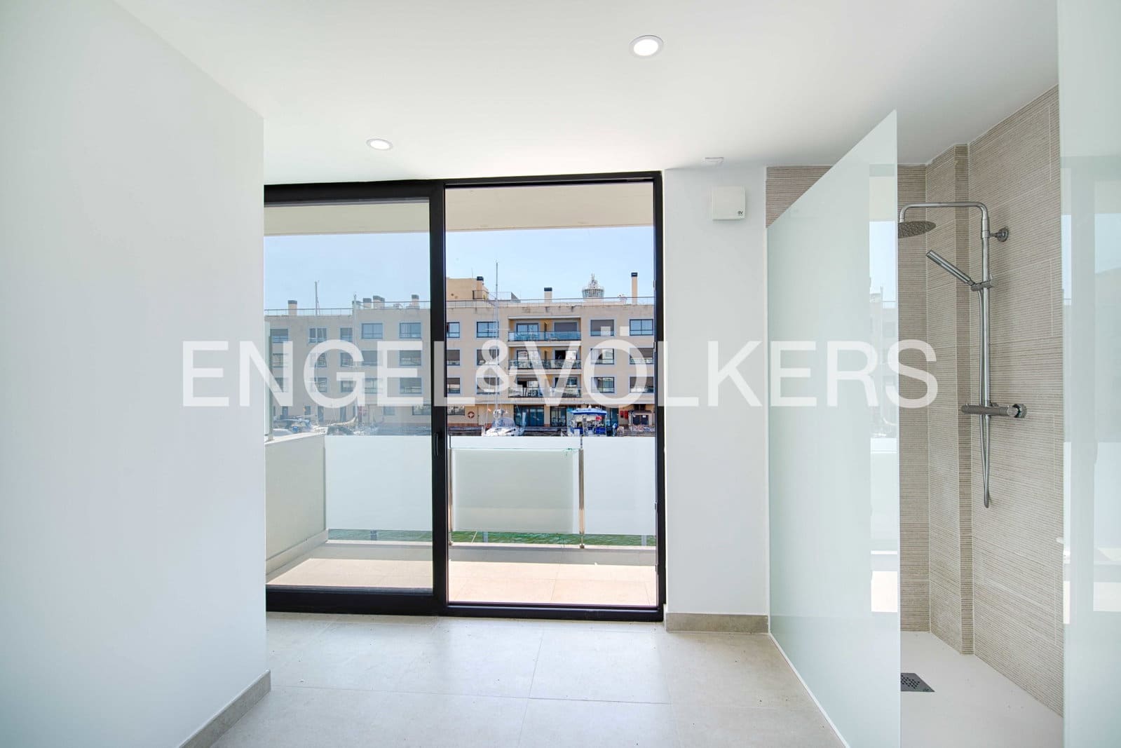3 bedroom Terraced Villa for sale in Empuriabrava with garage - € 585,000 (Ref: 9123585)