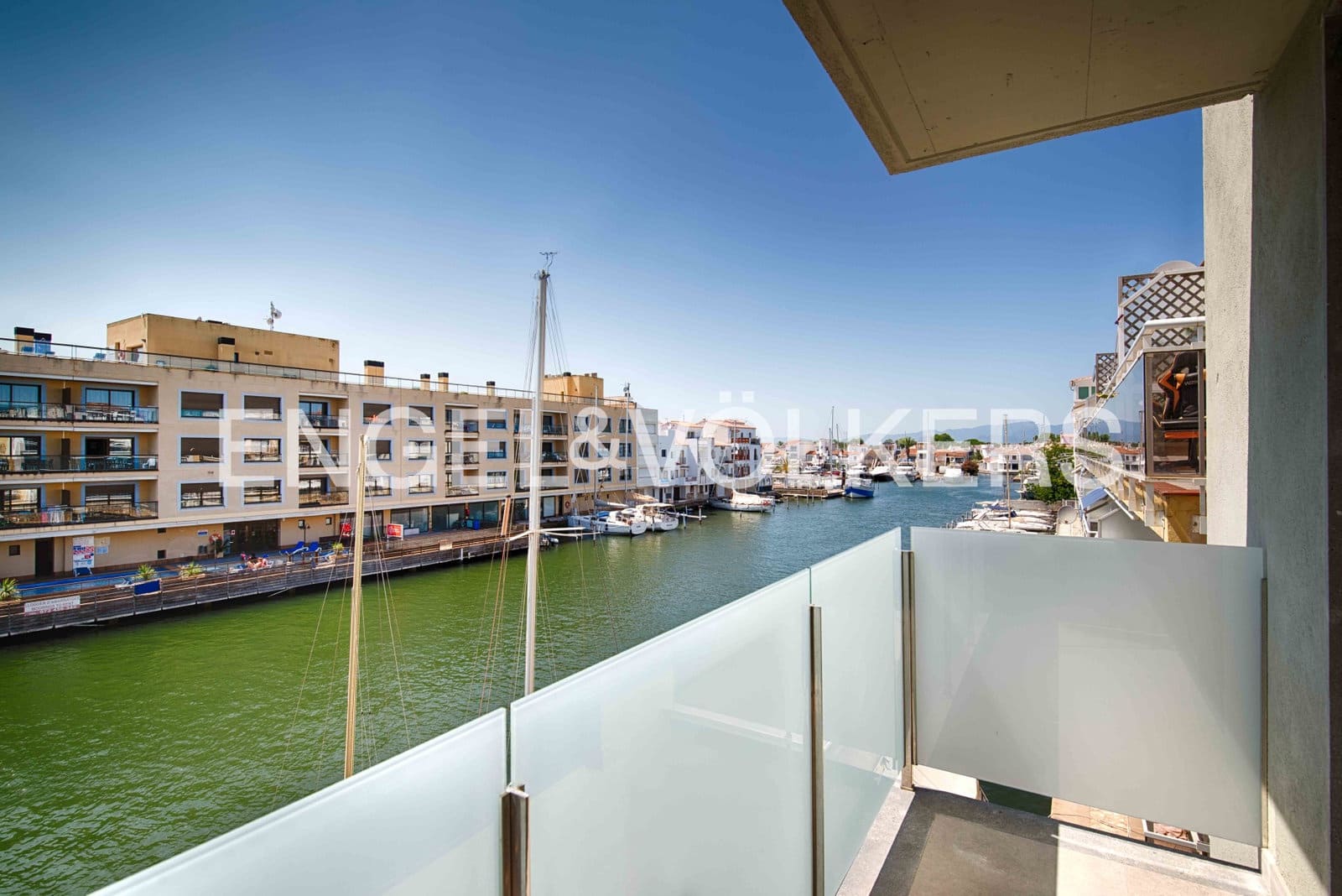 3 bedroom Terraced Villa for sale in Empuriabrava with garage - € 585,000 (Ref: 9123585)