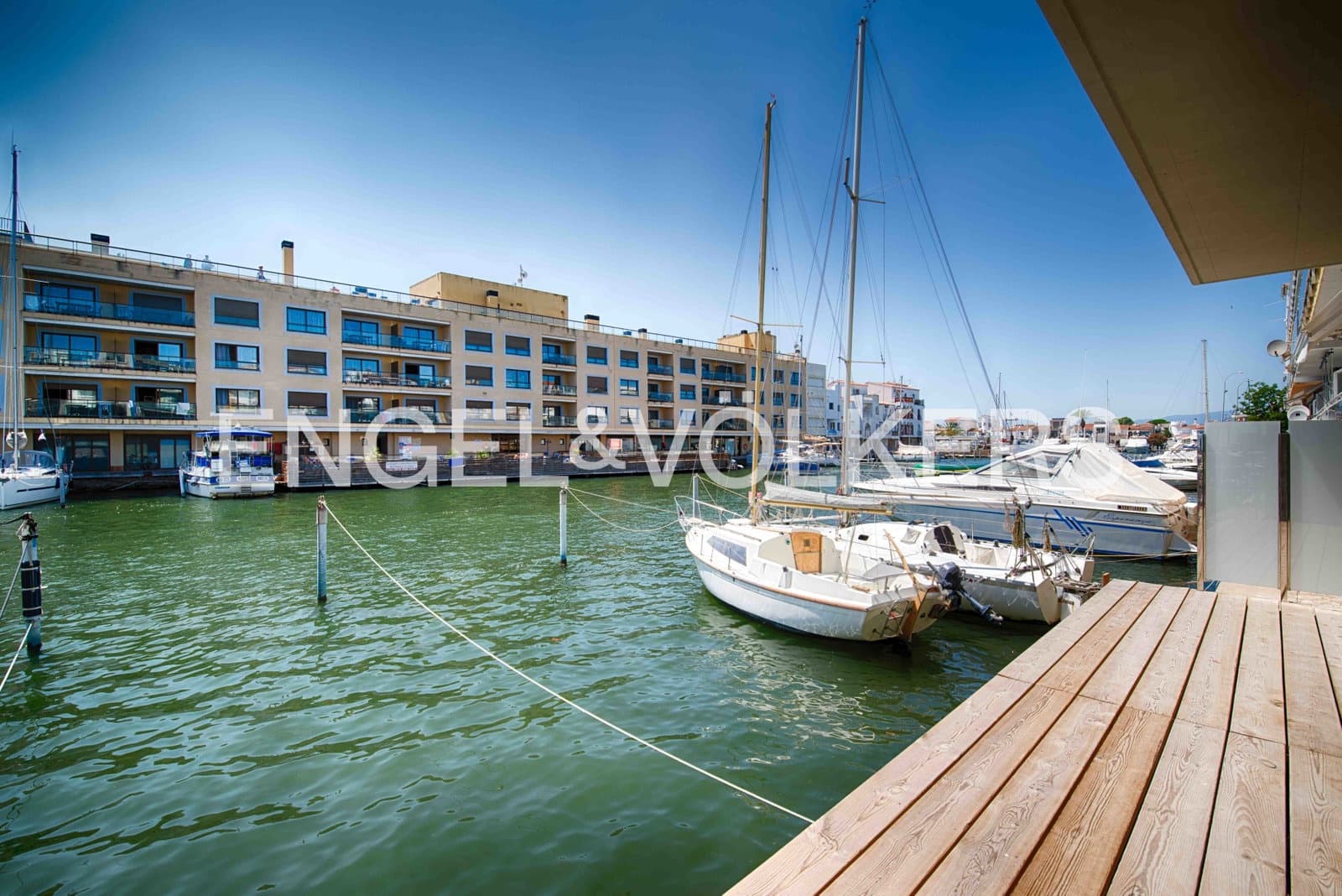 3 bedroom Terraced Villa for sale in Empuriabrava with garage - € 585,000 (Ref: 9123585)
