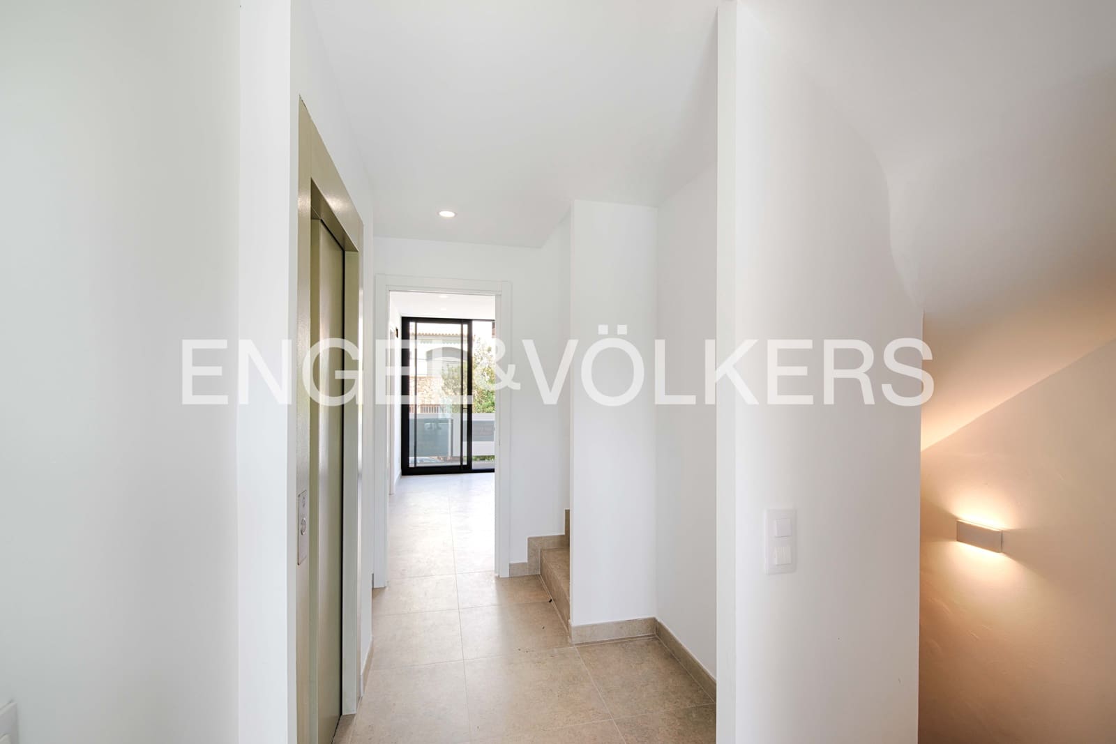 4 soveværelse Rækkehus til salg i Empuriabrava med garage - € 670.000 (Ref: 9123915)