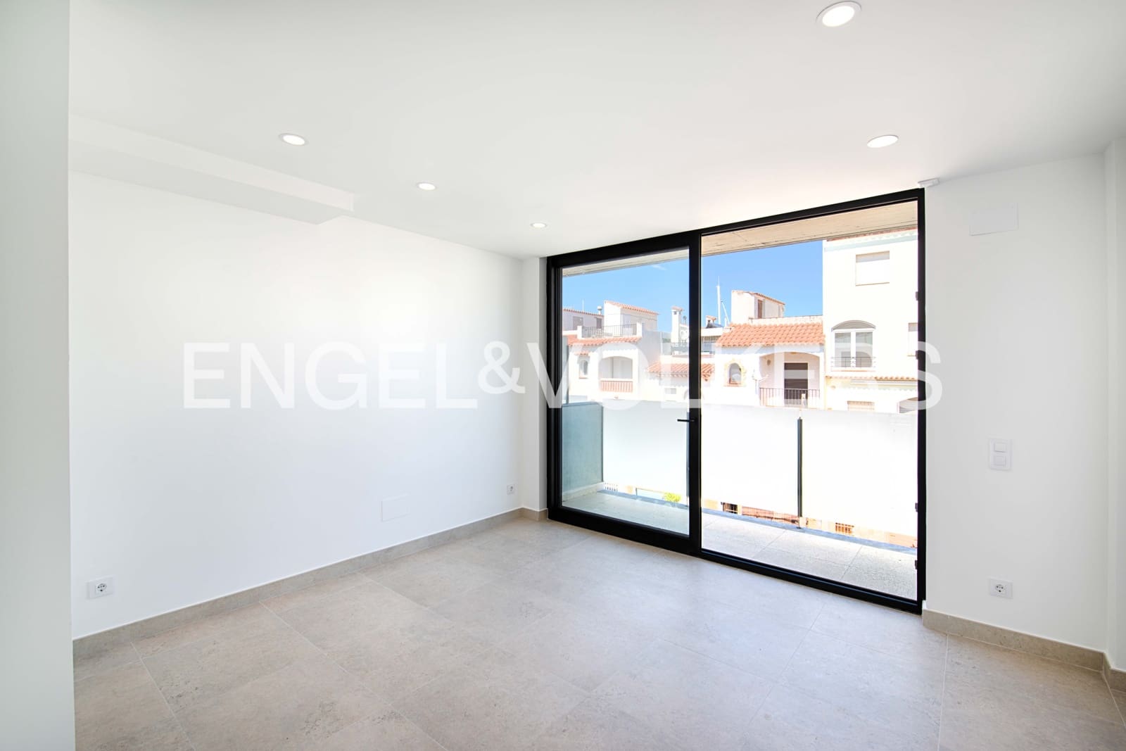 4 soveværelse Rækkehus til salg i Empuriabrava med garage - € 670.000 (Ref: 9123915)