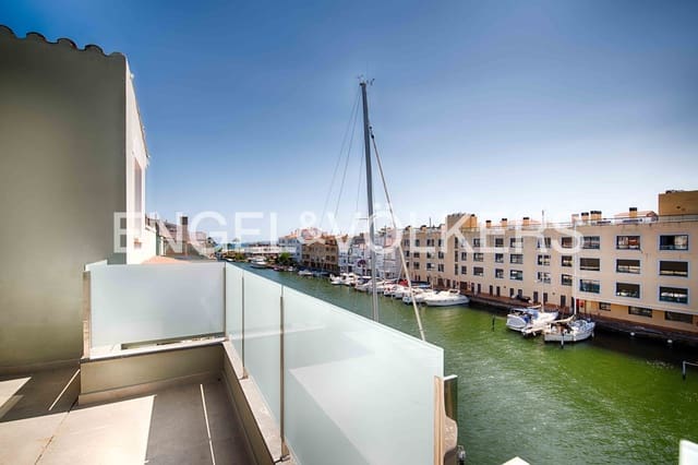 4 soveværelse Rækkehus til salg i Empuriabrava, Castelló d'Empúries med garage - € 670.000 (Ref: 9123915)