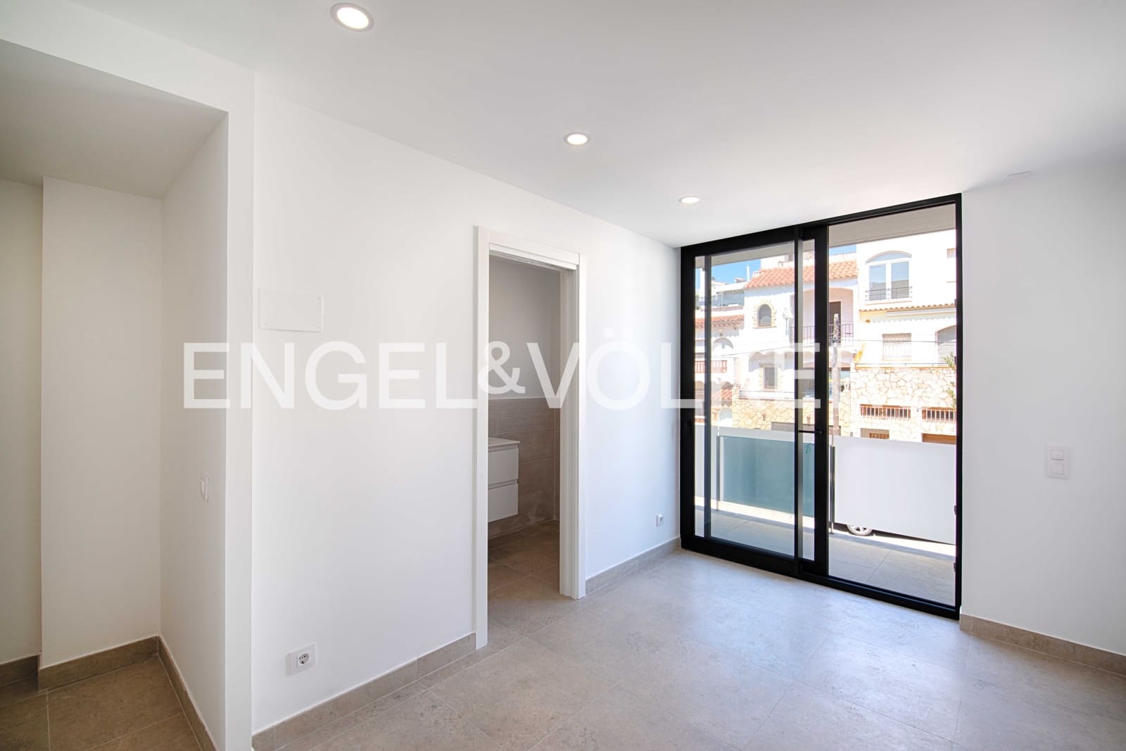 4 soveværelse Rækkehus til salg i Empuriabrava med garage - € 670.000 (Ref: 9123915)