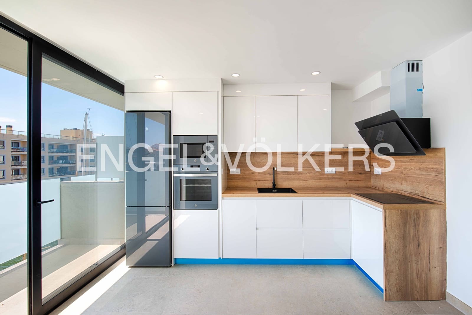 4 soveværelse Rækkehus til salg i Empuriabrava med garage - € 670.000 (Ref: 9123915)