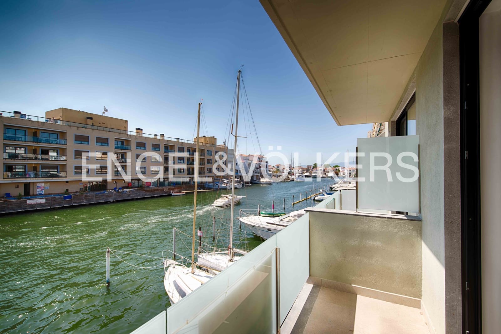 4 soveværelse Rækkehus til salg i Empuriabrava med garage - € 670.000 (Ref: 9123915)