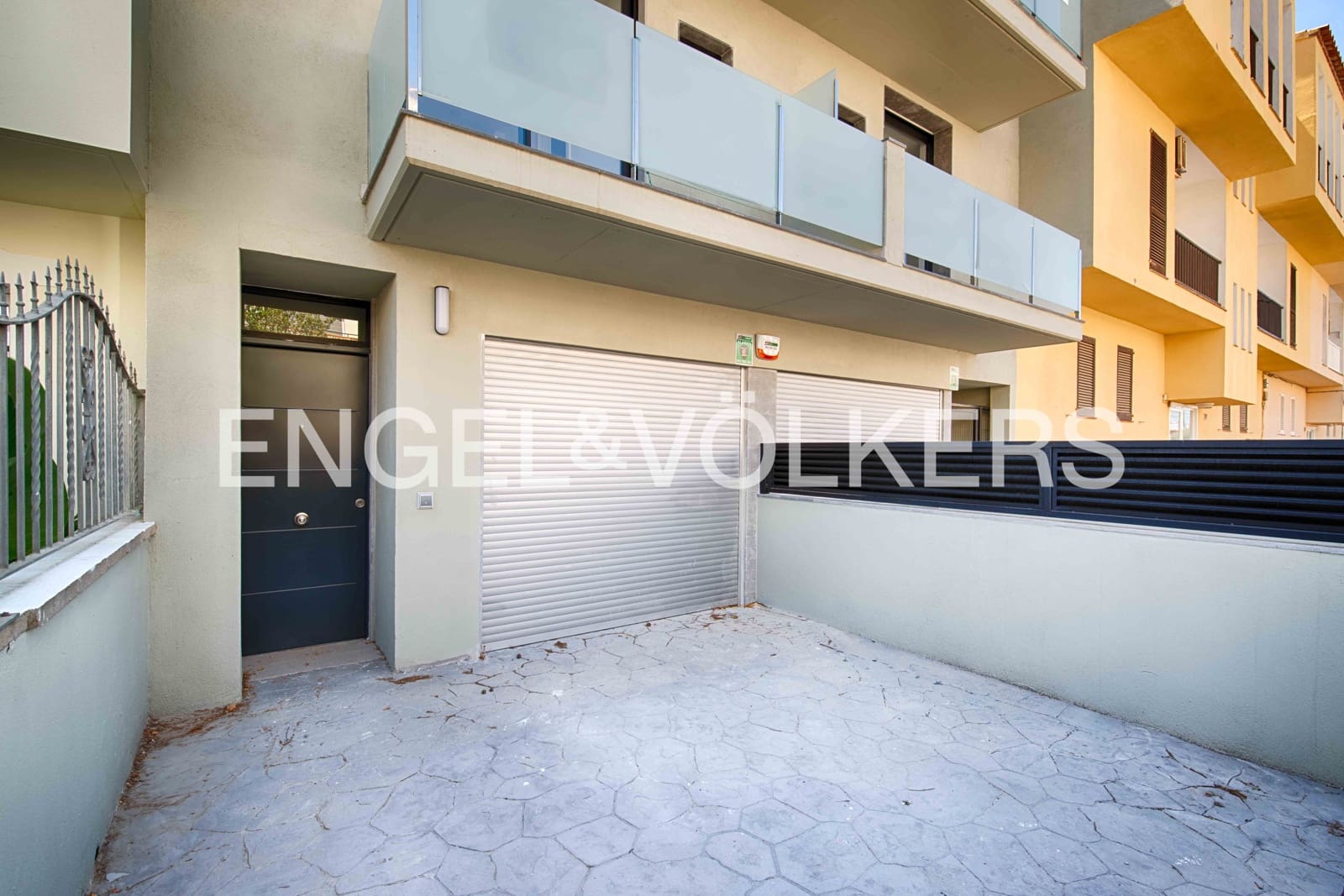 4 soveværelse Rækkehus til salg i Empuriabrava med garage - € 670.000 (Ref: 9123915)