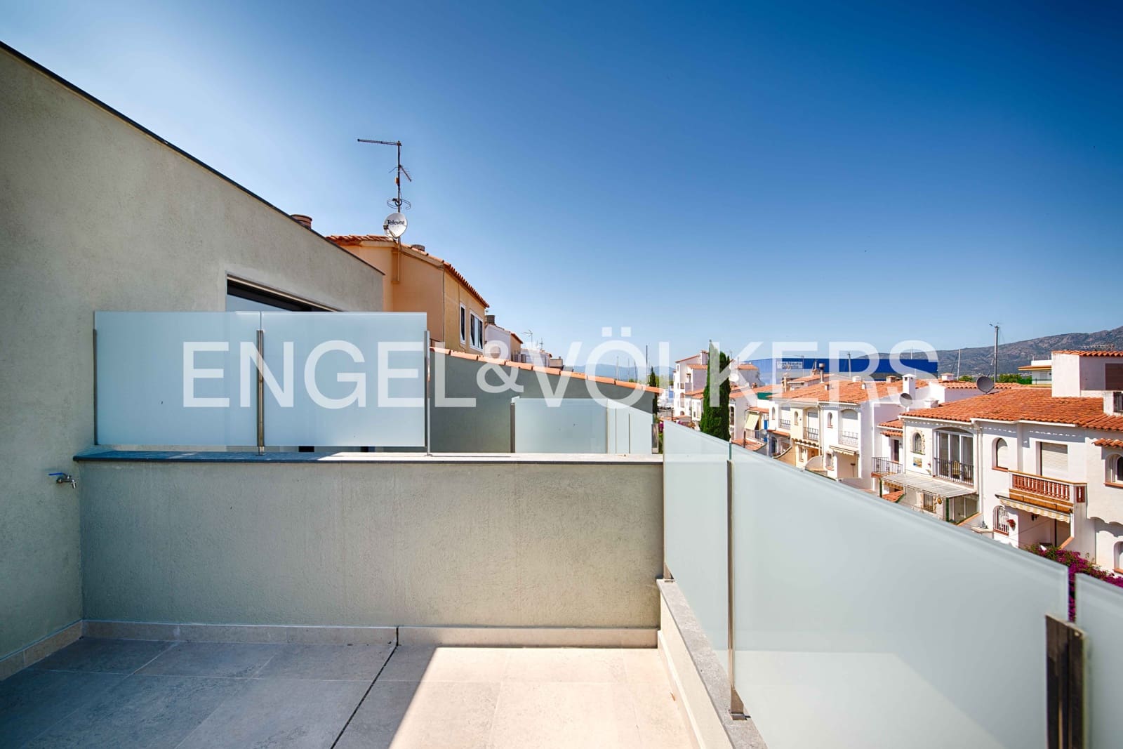 4 soveværelse Rækkehus til salg i Empuriabrava med garage - € 670.000 (Ref: 9123915)