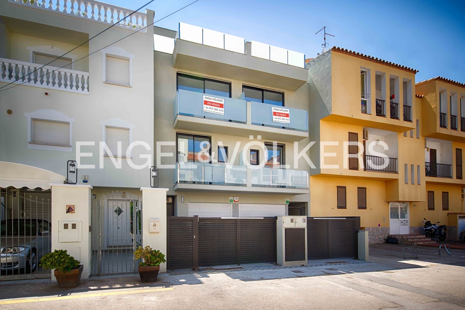 4 soveværelse Rækkehus til salg i Empuriabrava med garage - € 670.000 (Ref: 9123915)