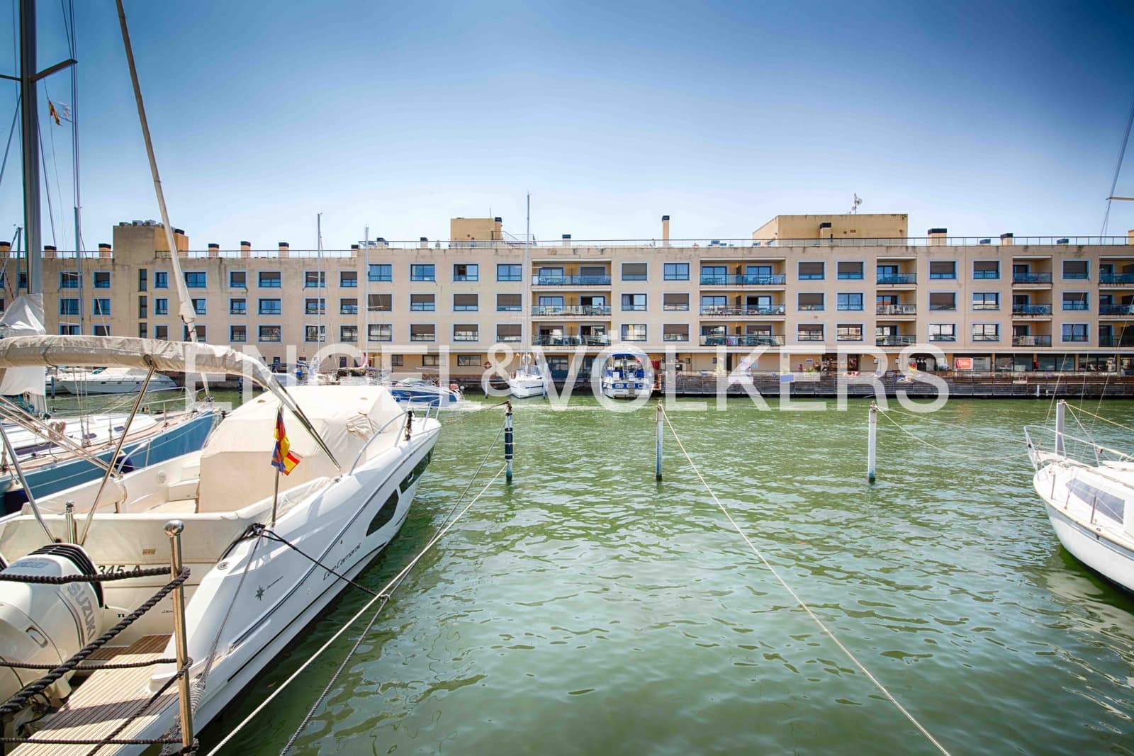 4 soveværelse Rækkehus til salg i Empuriabrava med garage - € 670.000 (Ref: 9123915)