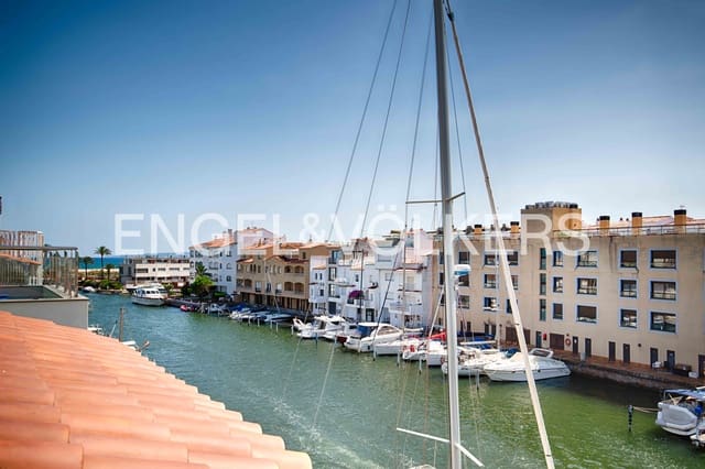 4 soveværelse Rækkehus til salg i Empuriabrava, Castelló d'Empúries med garage - € 670.000 (Ref: 9123915)