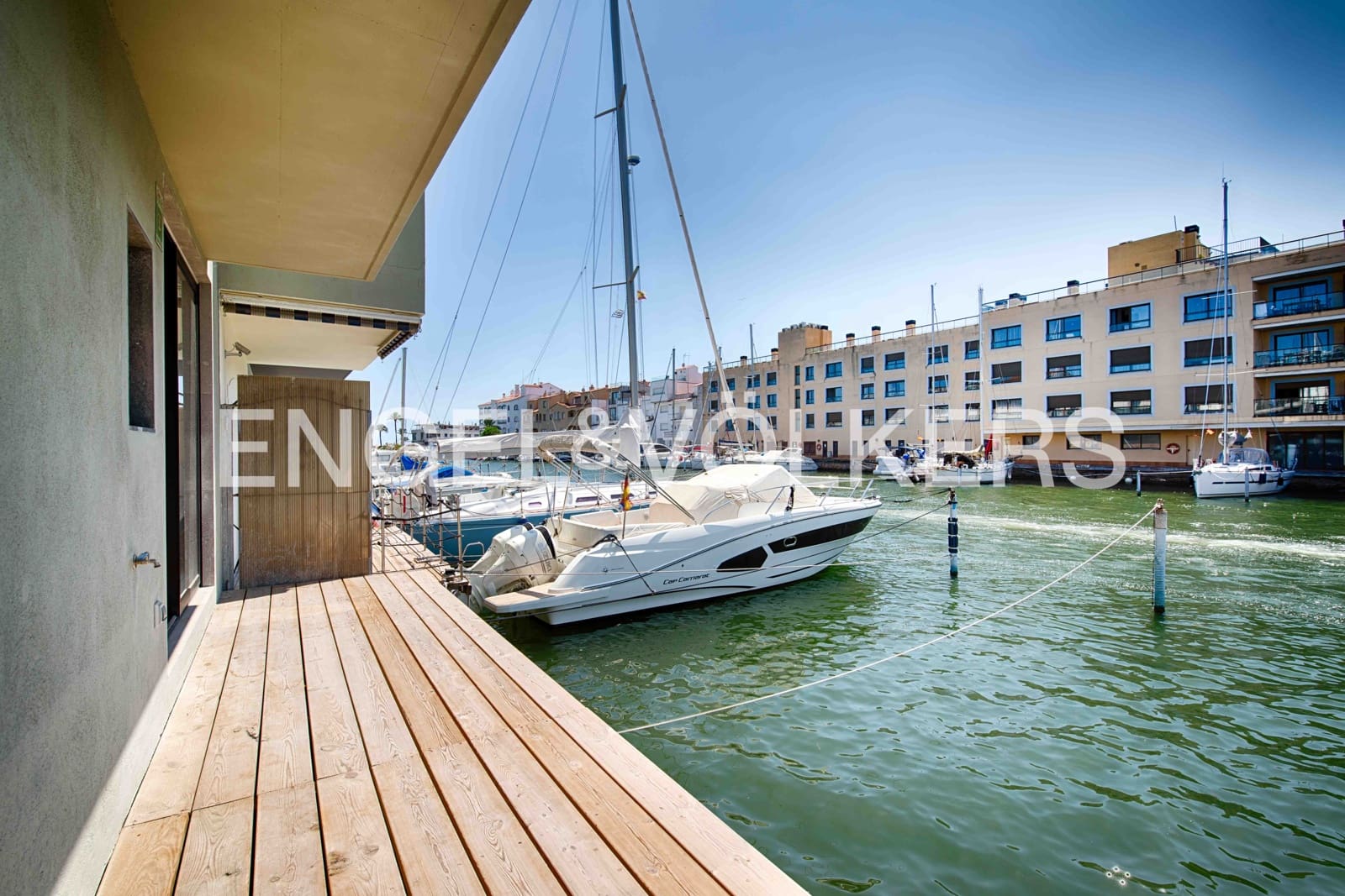 4 soveværelse Rækkehus til salg i Empuriabrava med garage - € 670.000 (Ref: 9123915)