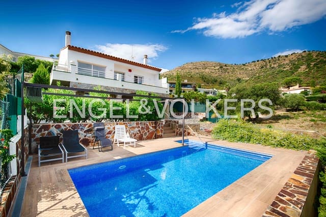 5 bedroom Villa for sale in El Port de la Selva with pool garage - € 950,000 (Ref: 9153240)