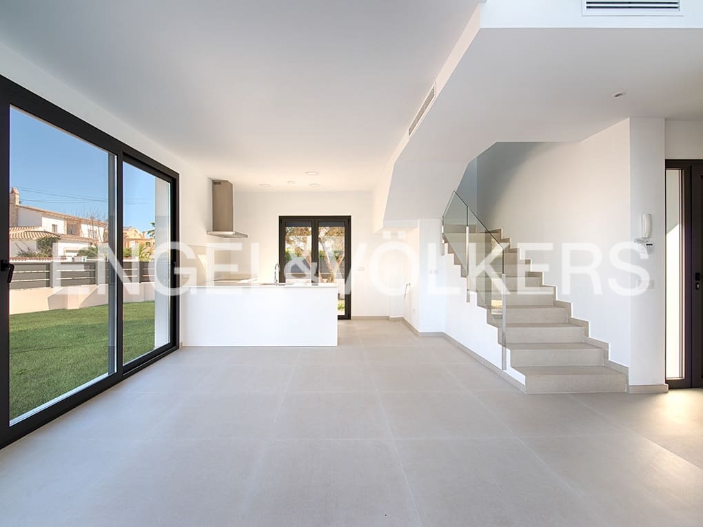 4 quarto Moradia em Banda para venda em Empuriabrava com piscina garagem - 739 000 € (Ref: 9162667)