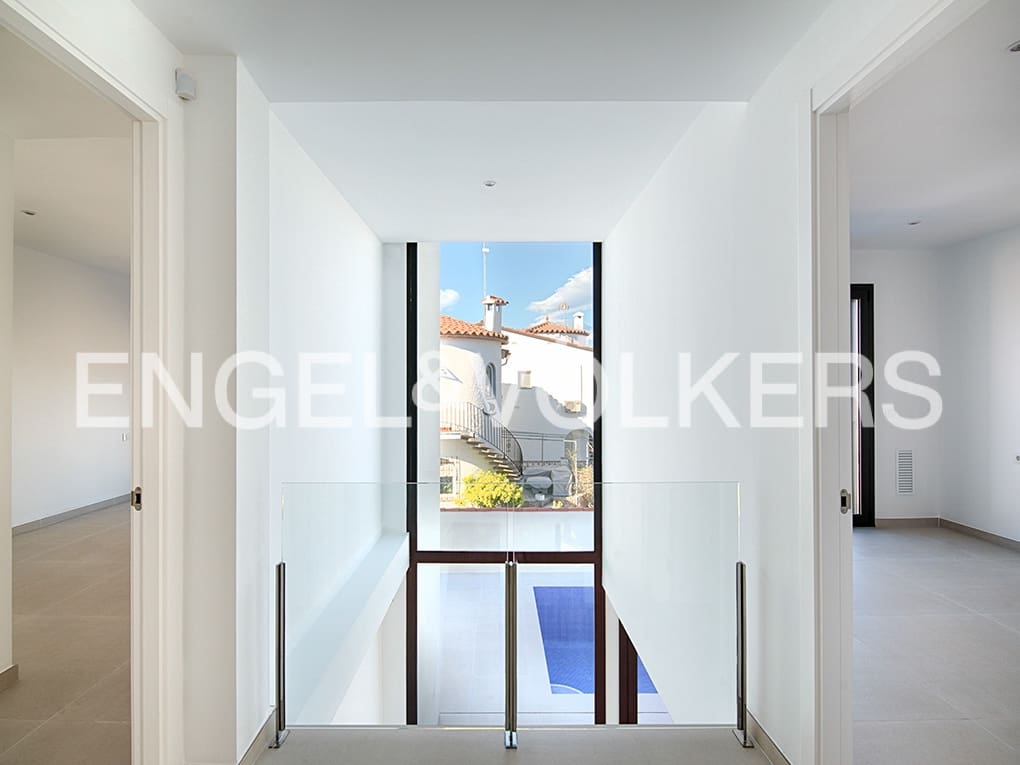 4 quarto Moradia em Banda para venda em Empuriabrava com piscina garagem - 739 000 € (Ref: 9162667)