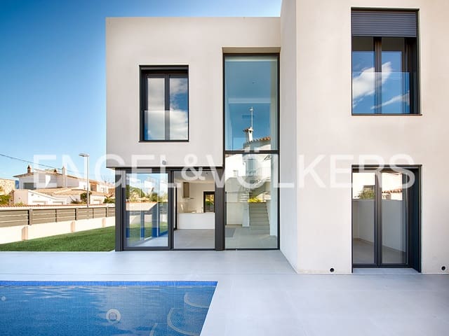 4 bedroom Terraced Villa for sale in Empuriabrava, Castelló d'Empúries with pool garage - € 739,000 (Ref: 9162667)