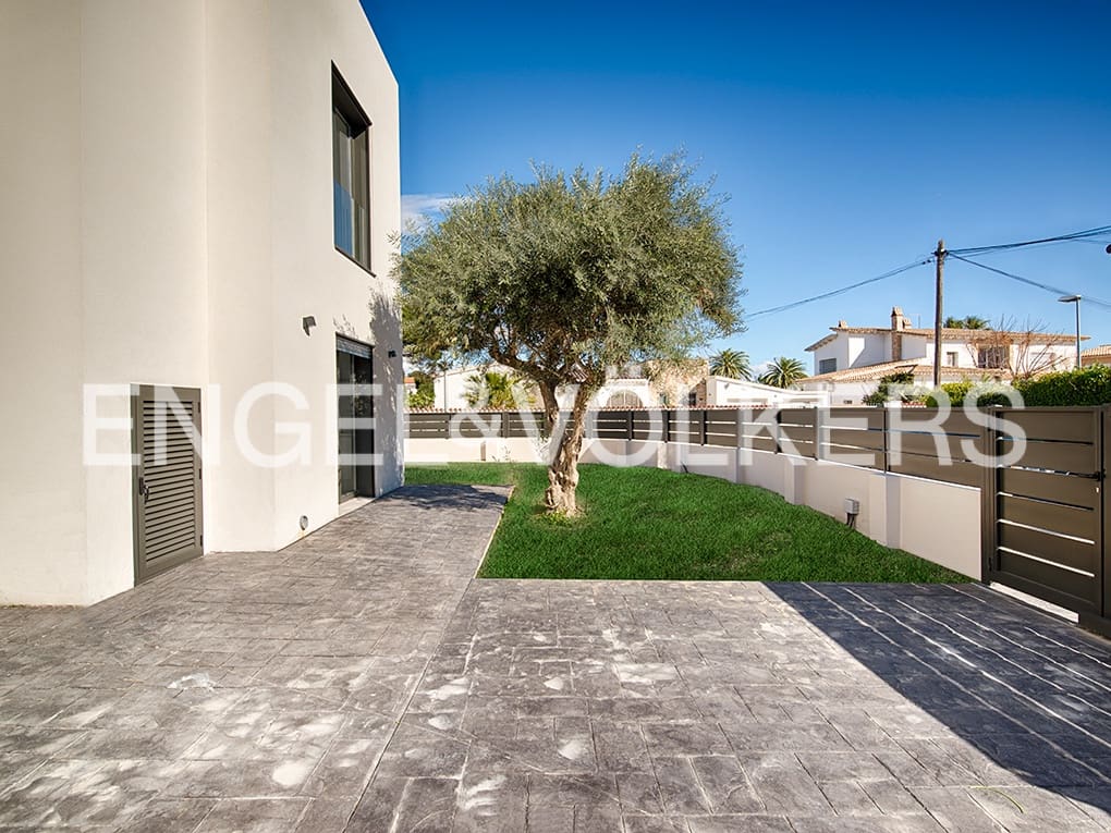 4 quarto Moradia em Banda para venda em Empuriabrava com piscina garagem - 739 000 € (Ref: 9162667)