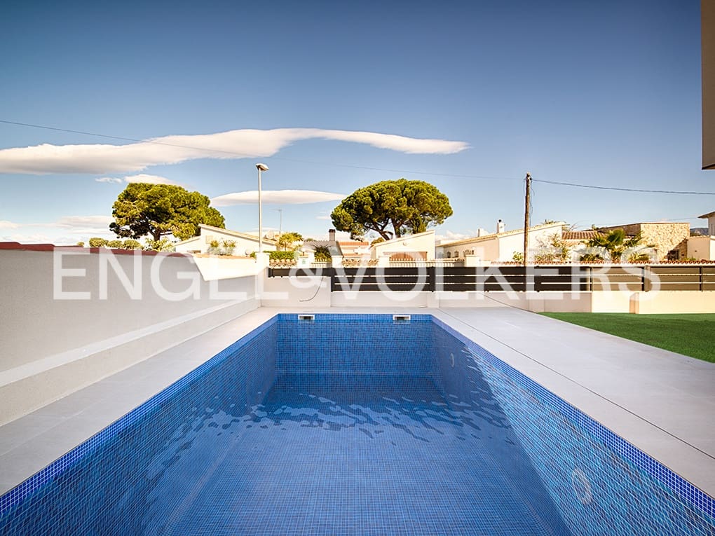 4 quarto Moradia em Banda para venda em Empuriabrava com piscina garagem - 739 000 € (Ref: 9162667)
