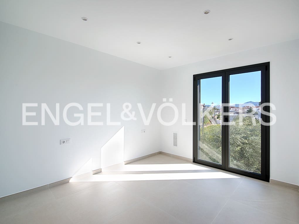 4 quarto Moradia em Banda para venda em Empuriabrava com piscina garagem - 739 000 € (Ref: 9162667)