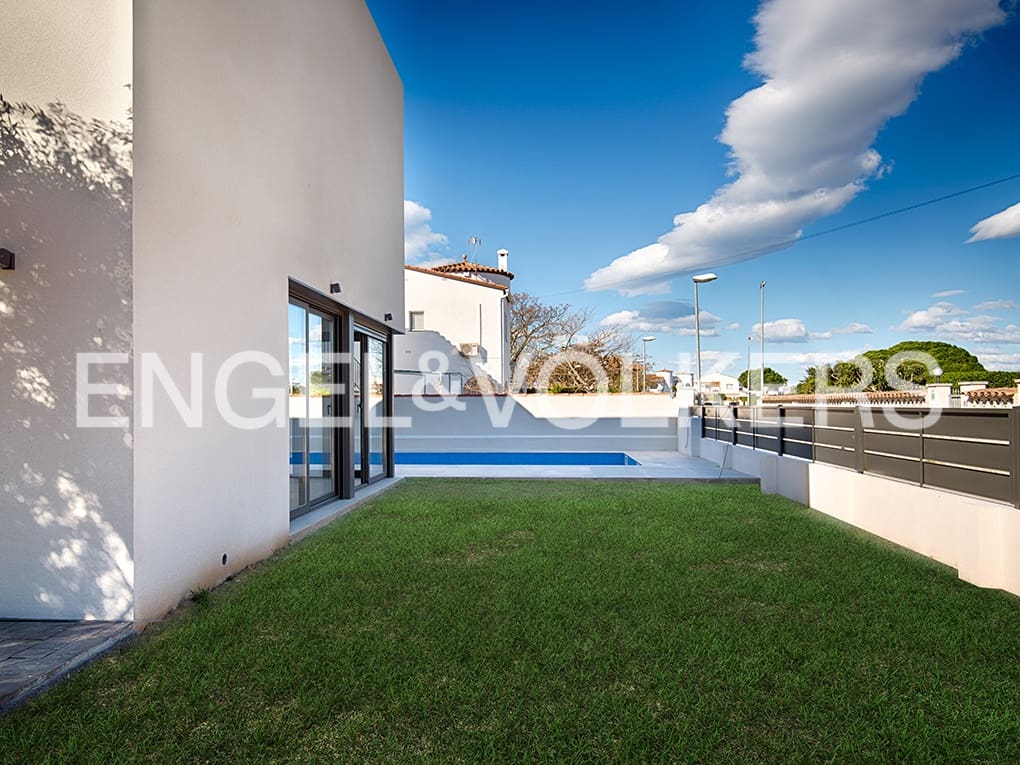 4 quarto Moradia em Banda para venda em Empuriabrava com piscina garagem - 739 000 € (Ref: 9162667)