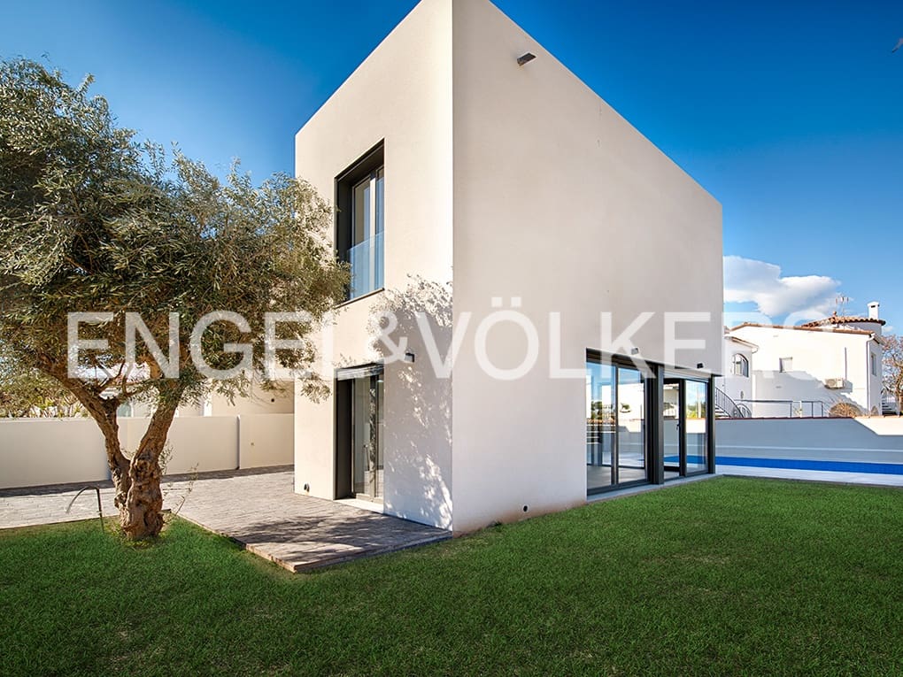 4 quarto Moradia em Banda para venda em Empuriabrava com piscina garagem - 739 000 € (Ref: 9162667)