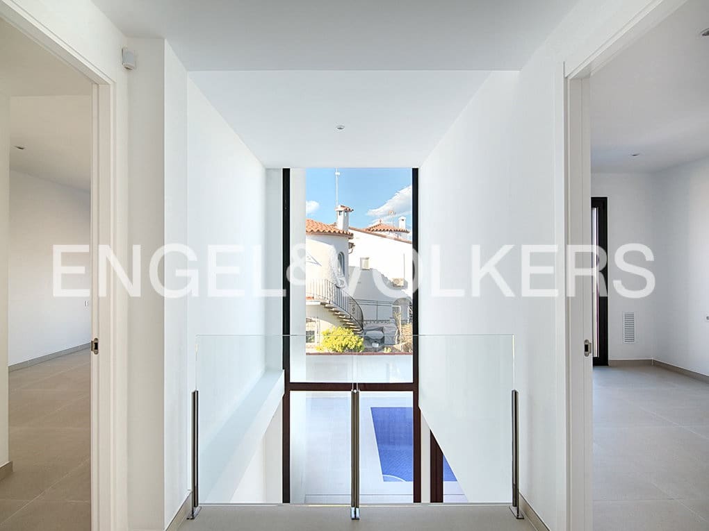4 slaapkamer Rijtjeshuis te koop in Empuriabrava met zwembad garage - € 725.000 (Ref: 9162667)