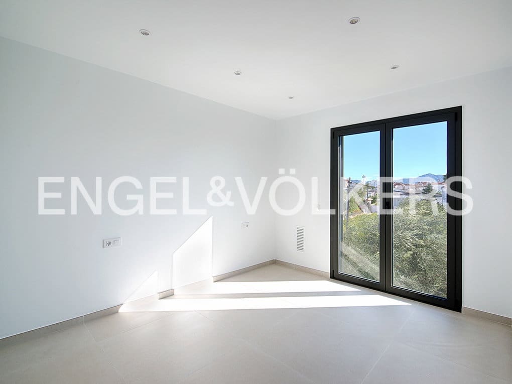4 slaapkamer Rijtjeshuis te koop in Empuriabrava met zwembad garage - € 725.000 (Ref: 9162667)