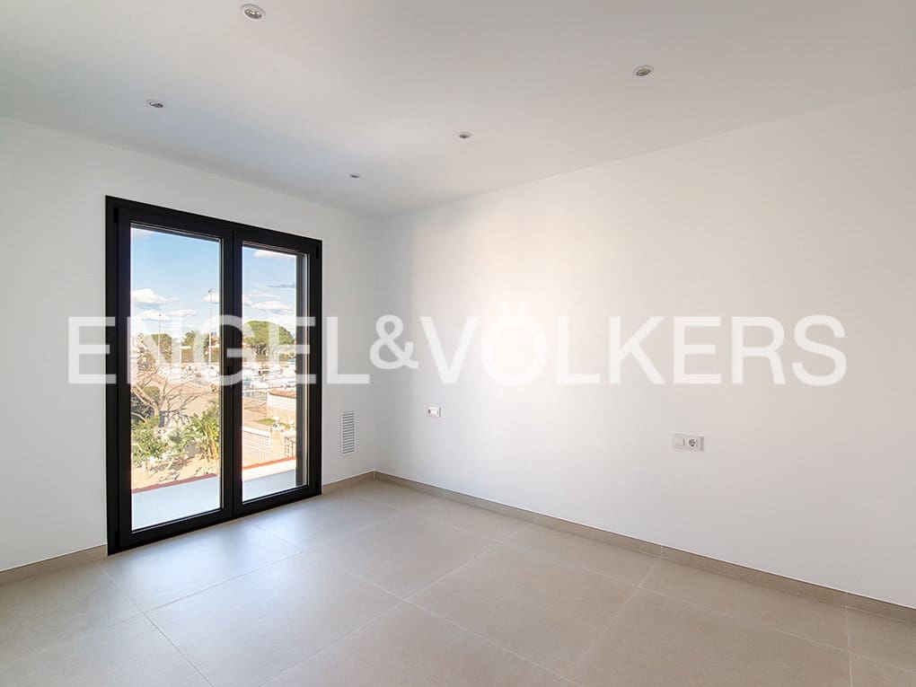 4 slaapkamer Rijtjeshuis te koop in Empuriabrava met zwembad garage - € 725.000 (Ref: 9162667)