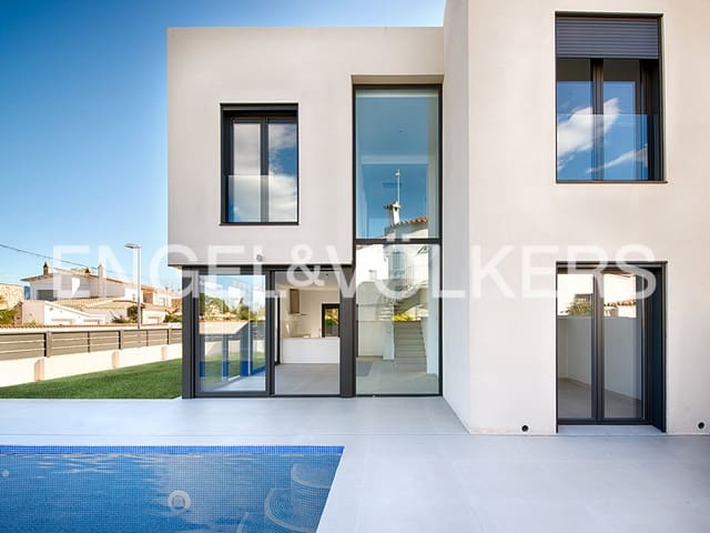 4 slaapkamer Rijtjeshuis te koop in Empuriabrava, Castelló d'Empúries met zwembad garage - € 725.000 (Ref: 9162667)