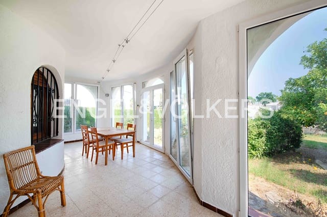 Chalet de 3 habitaciones en Empuriabrava, Castelló d'Empúries en venta con garaje - 860.000 € (Ref: 9170576)