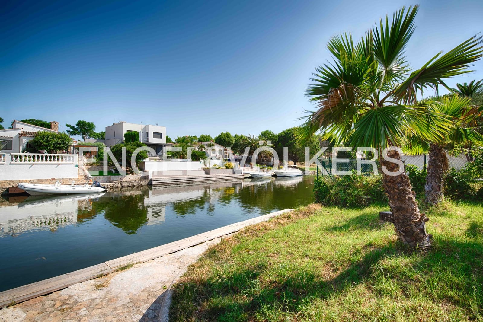 3 soverom Villa til salgs i Empuriabrava med garasje - € 860 000 (Ref: 9170576)