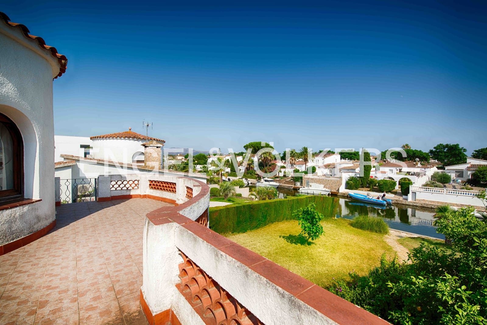 3 soverom Villa til salgs i Empuriabrava med garasje - € 860 000 (Ref: 9170576)