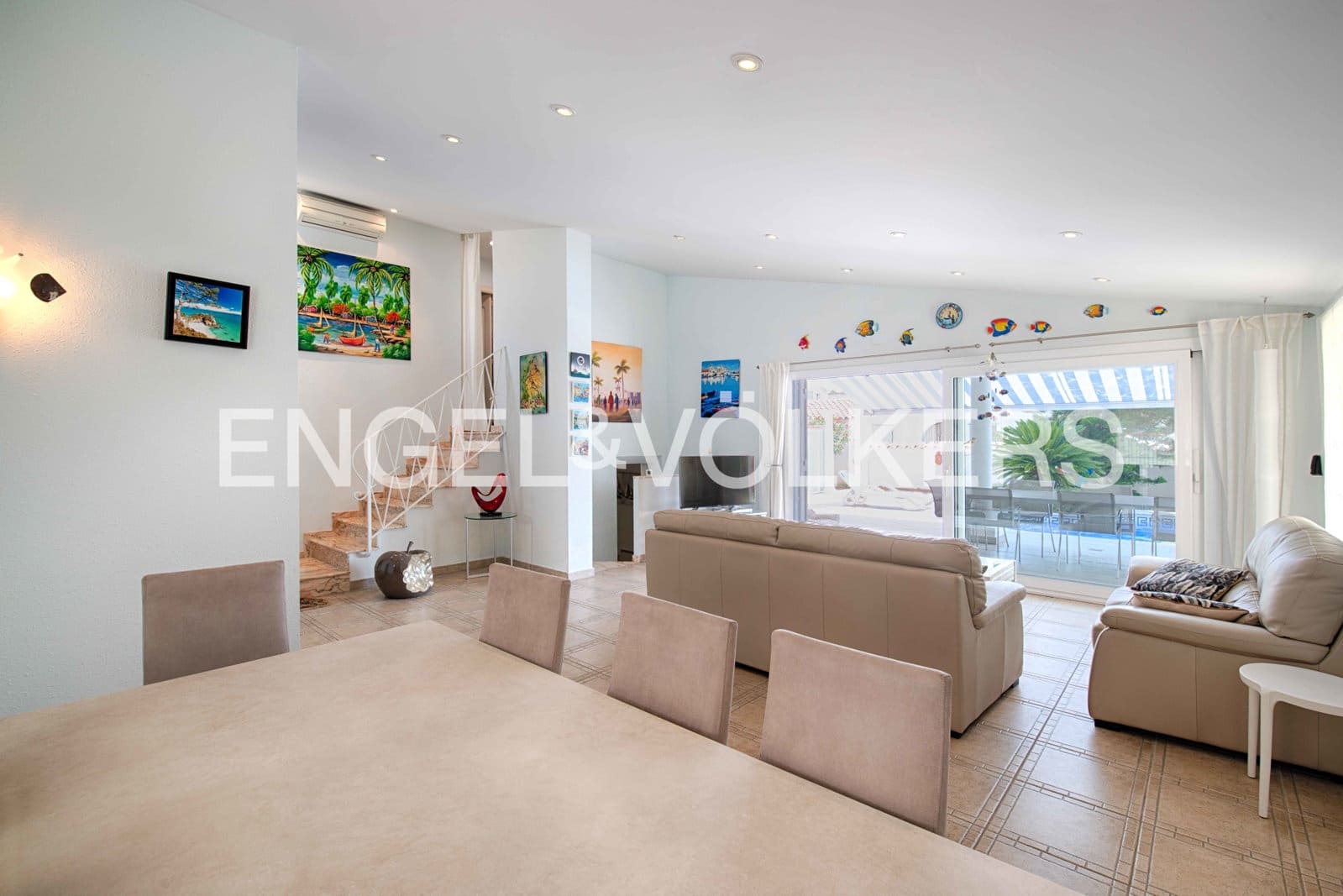 5 sovrum Villa till salu i Empuriabrava med pool garage - 749 000 € (Ref: 9172507)