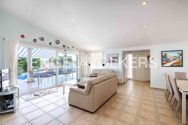 5 sypialnia Willa na sprzedaż w Empuriabrava, Castelló d'Empúries z basenem garażem - 749 000 € (Ref: 9172507)