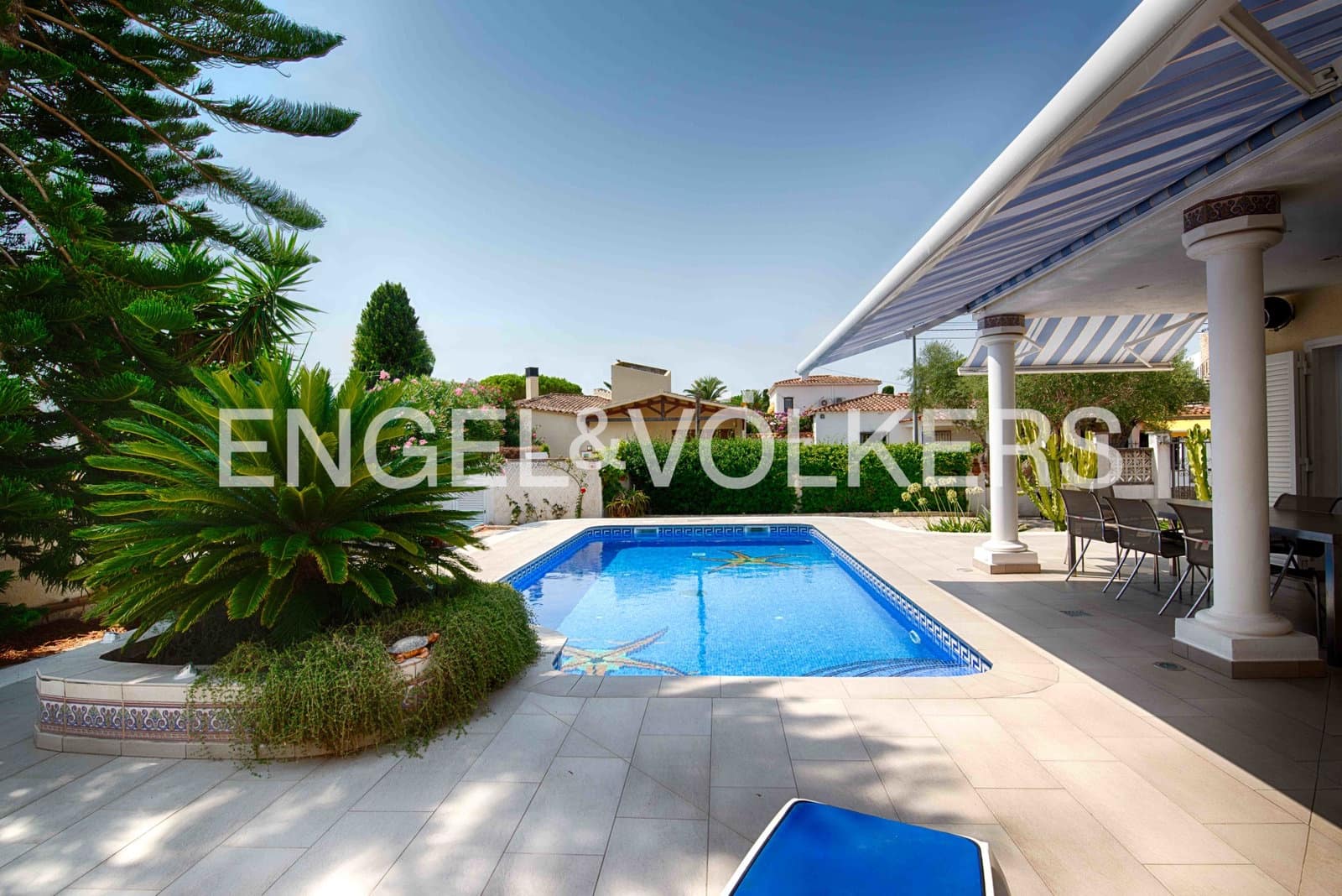 5 sovrum Villa till salu i Empuriabrava med pool garage - 749 000 € (Ref: 9172507)