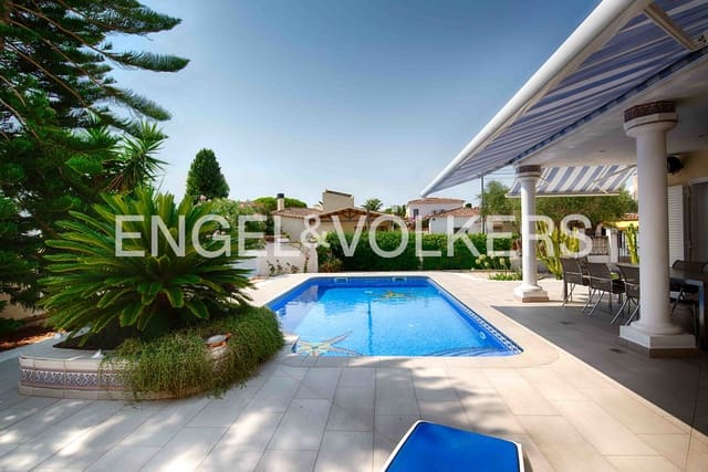 5 sypialnia Willa na sprzedaż w Empuriabrava, Castelló d'Empúries z basenem garażem - 749 000 € (Ref: 9172507)