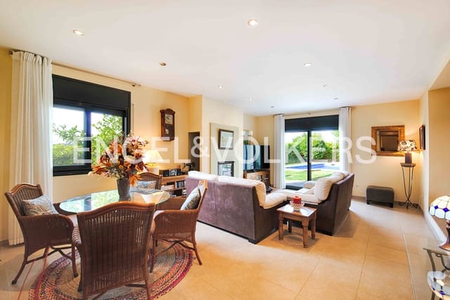 8 Zimmer Villa zu verkaufen in Pedret i Marzà mit Pool Garage - 895.000 € (Ref: 9187468)