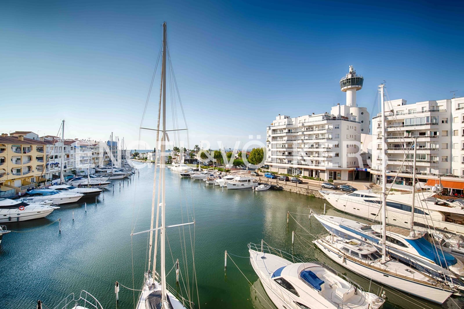 3 soveværelse Lejlighed til salg i Empuriabrava med garage - € 470.000 (Ref: 9191482)