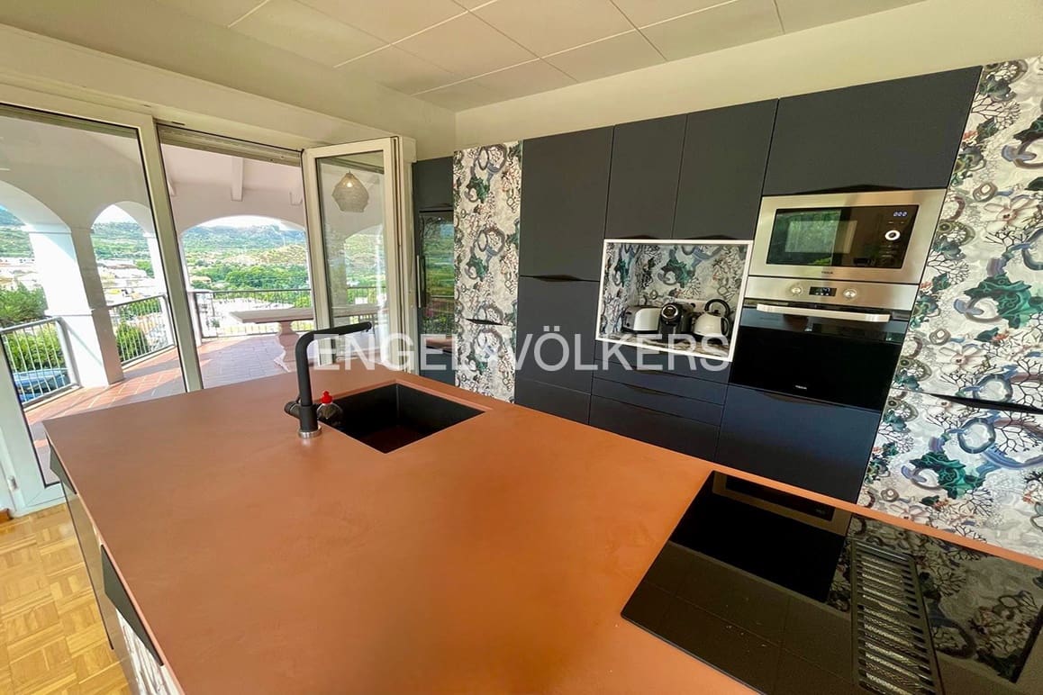 10 makuuhuone Huvila myytävänä paikassa Llanca mukana uima-altaan 
autotalli - 1 050 000 € (Ref: 9191483)