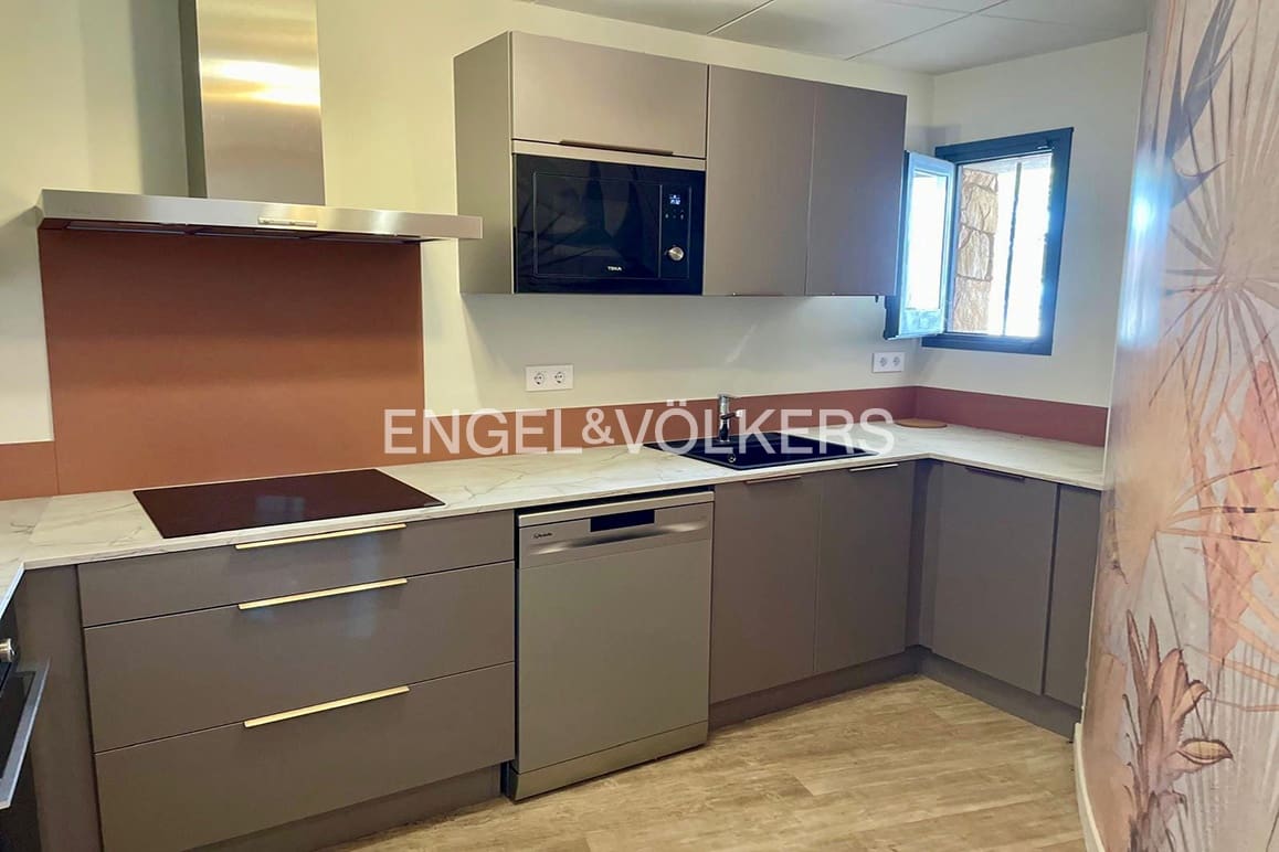 10 makuuhuone Huvila myytävänä paikassa Llanca mukana uima-altaan 
autotalli - 1 050 000 € (Ref: 9191483)