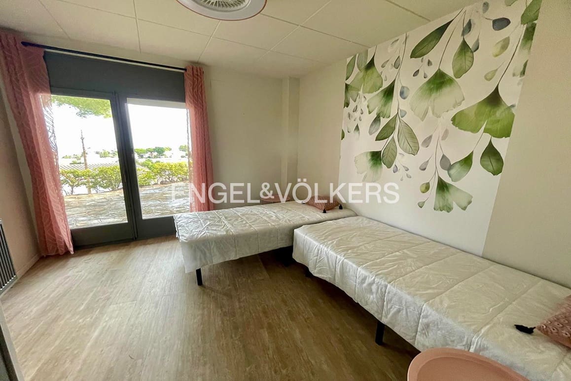 10 makuuhuone Huvila myytävänä paikassa Llanca mukana uima-altaan 
autotalli - 1 050 000 € (Ref: 9191483)